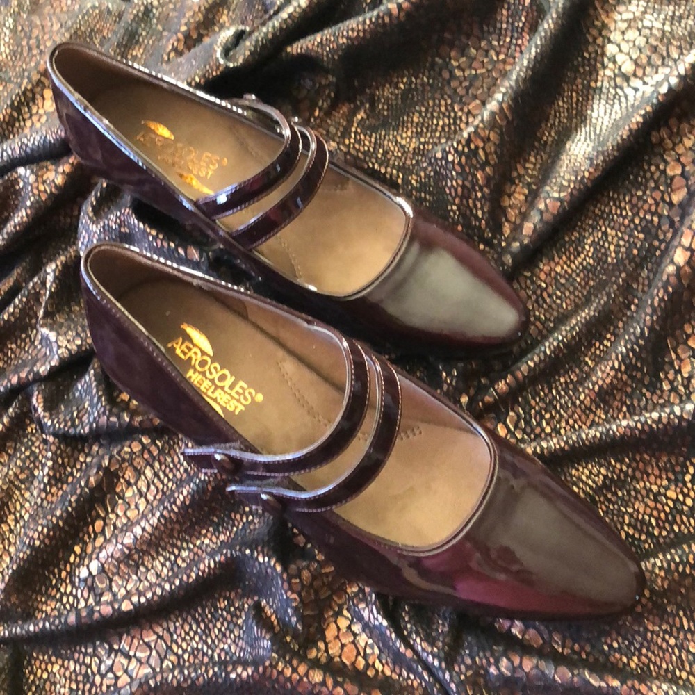 "AEROSOLES "  sz8   New --Brown Patent Leather